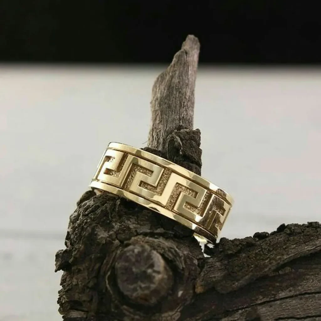 انگشتر طلا با طرح رومی زیبا
