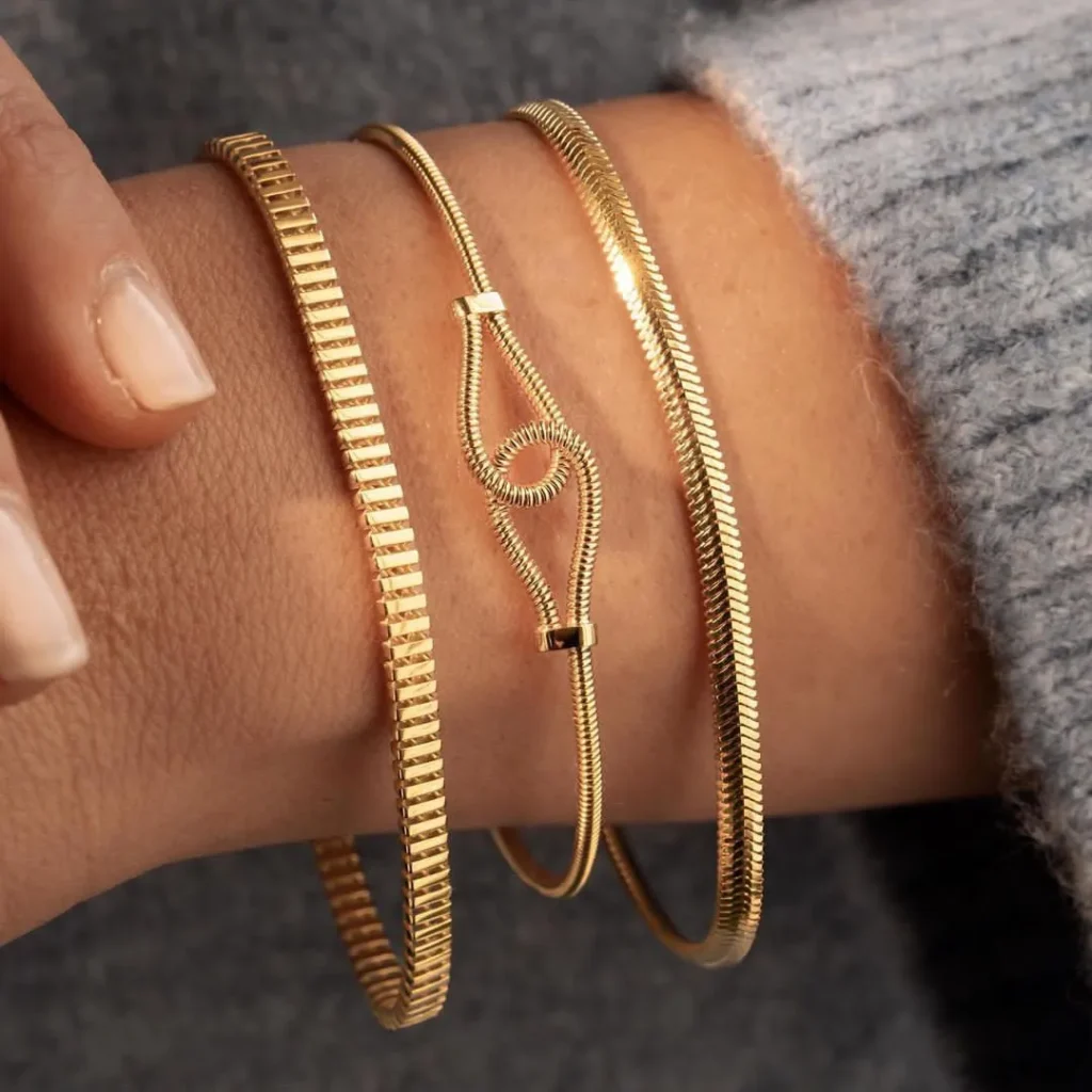 مدل لاکچری دستبند طلا مخصوص کادو ولنتاین