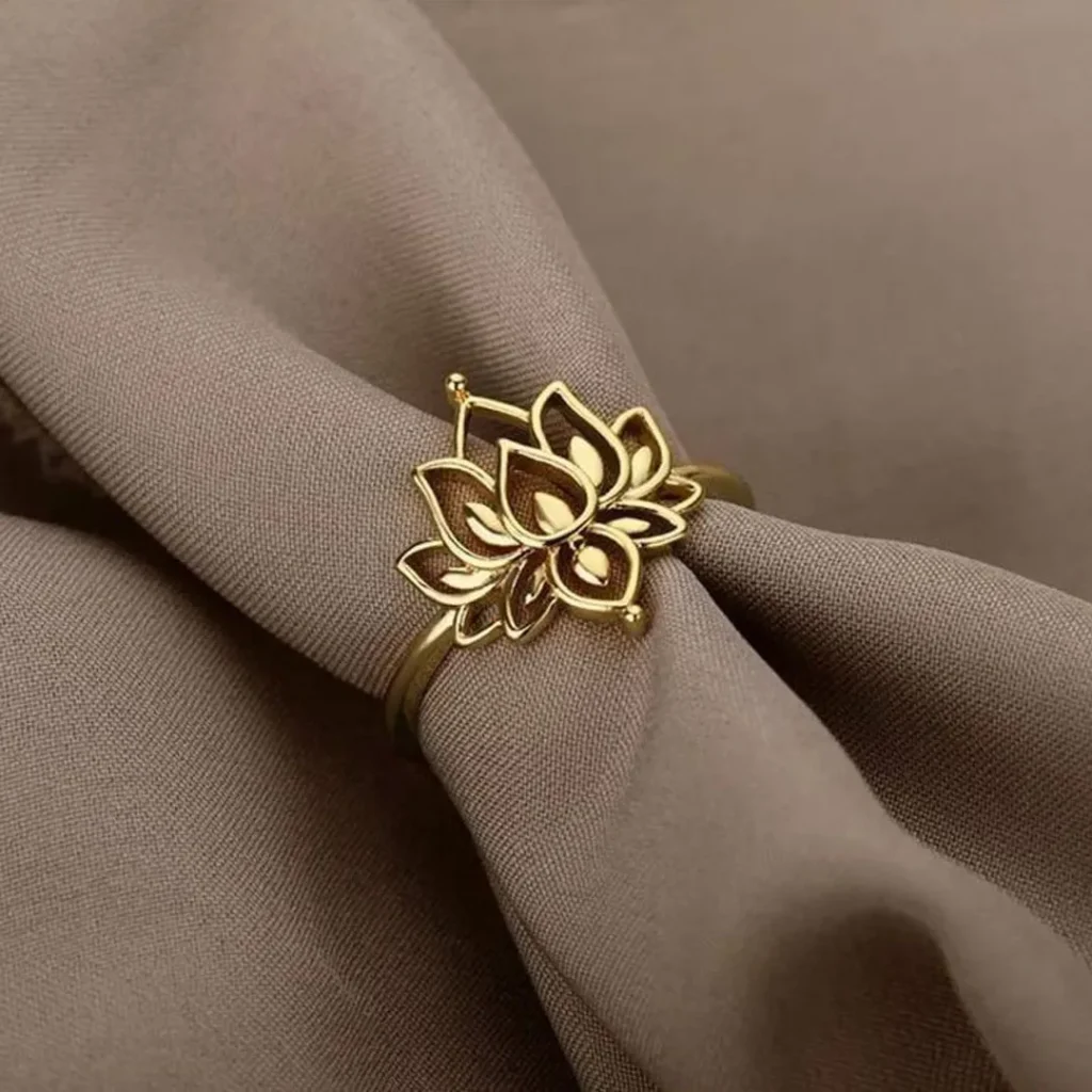 انگشتر طلا با طرح گل جذاب